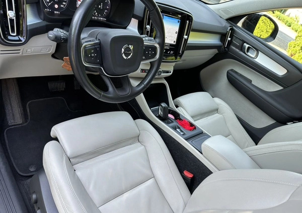 Volvo XC 40 cena 129899 przebieg: 87000, rok produkcji 2018 z Poznań małe 92